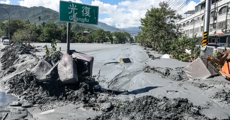 ঘূর্ণিঝড় রাগাসায় ক্ষতিগ্রস্ত তাইওয়ান